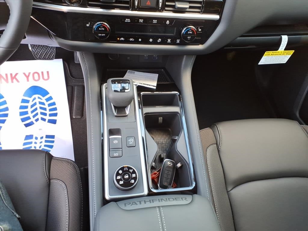 2025 Nissan Pathfinder SL