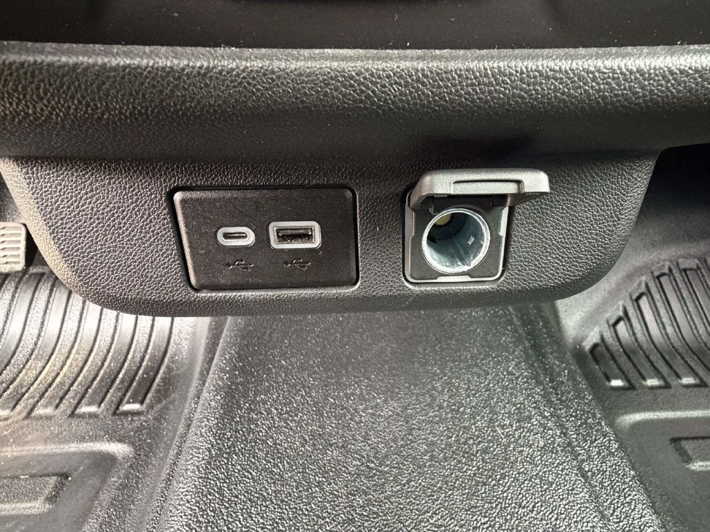 2022 Chevrolet Suburban 4dr 4x4