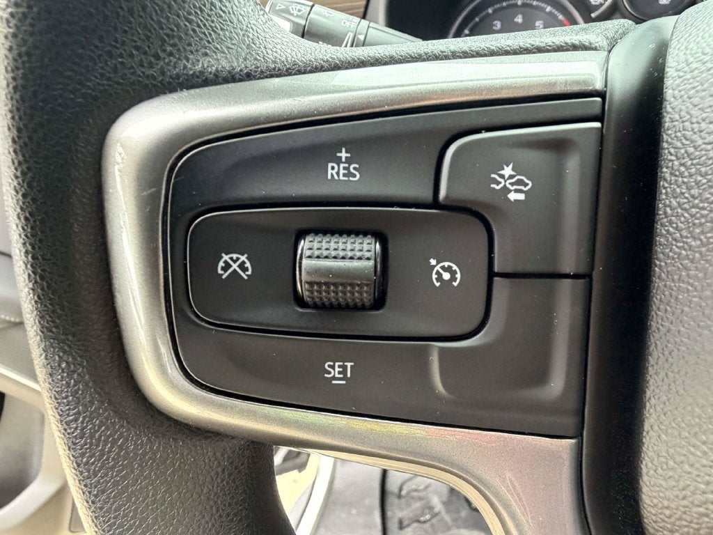 2022 Chevrolet Suburban 4dr 4x4