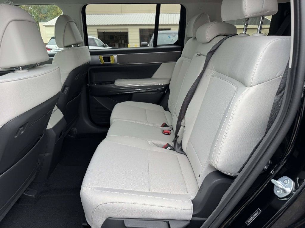 2027 Hyundai Santa Fe SE