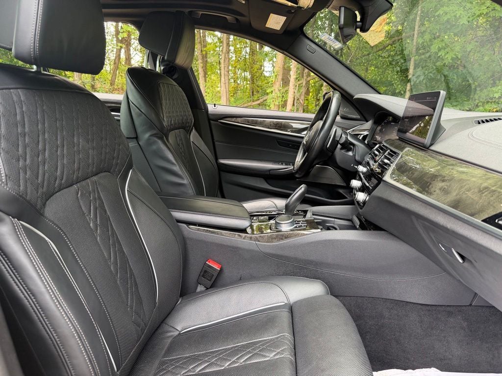 2022 BMW 5 Series M550i xDrive