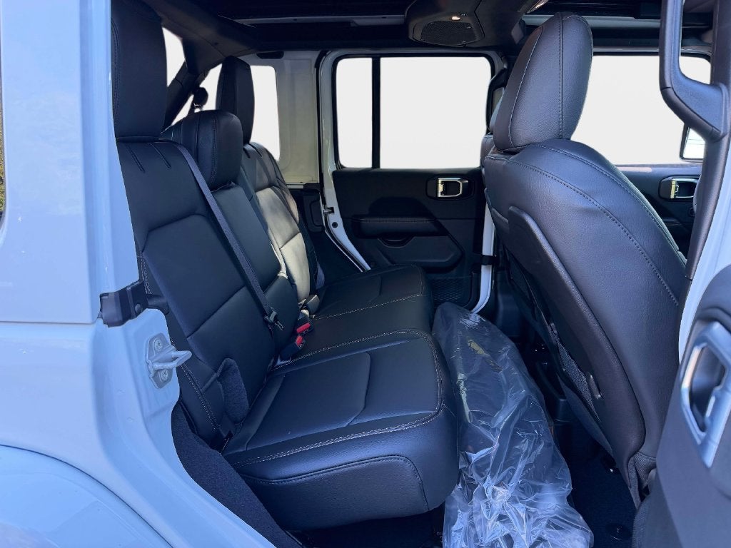 2027 Jeep Wrangler WRANGLER 4-DOOR SAHARA
