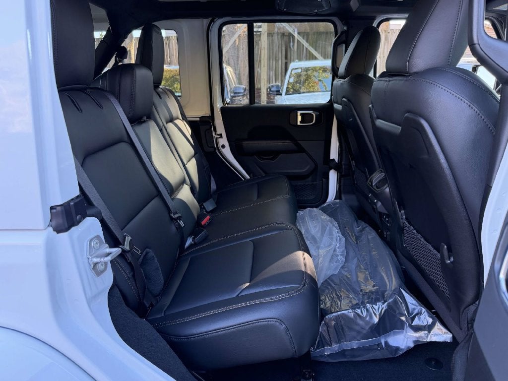 2027 Jeep Wrangler WRANGLER 4-DOOR SAHARA
