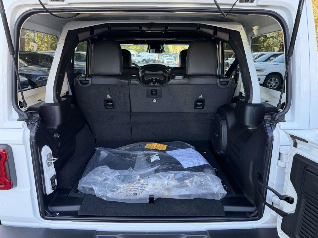 2027 Jeep Wrangler WRANGLER 4-DOOR SAHARA