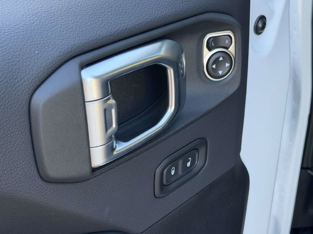 2027 Jeep Wrangler WRANGLER 4-DOOR SAHARA