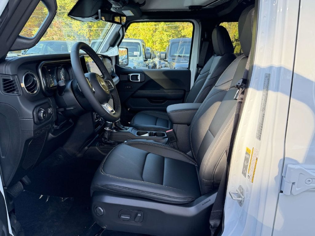 2027 Jeep Wrangler WRANGLER 4-DOOR SAHARA
