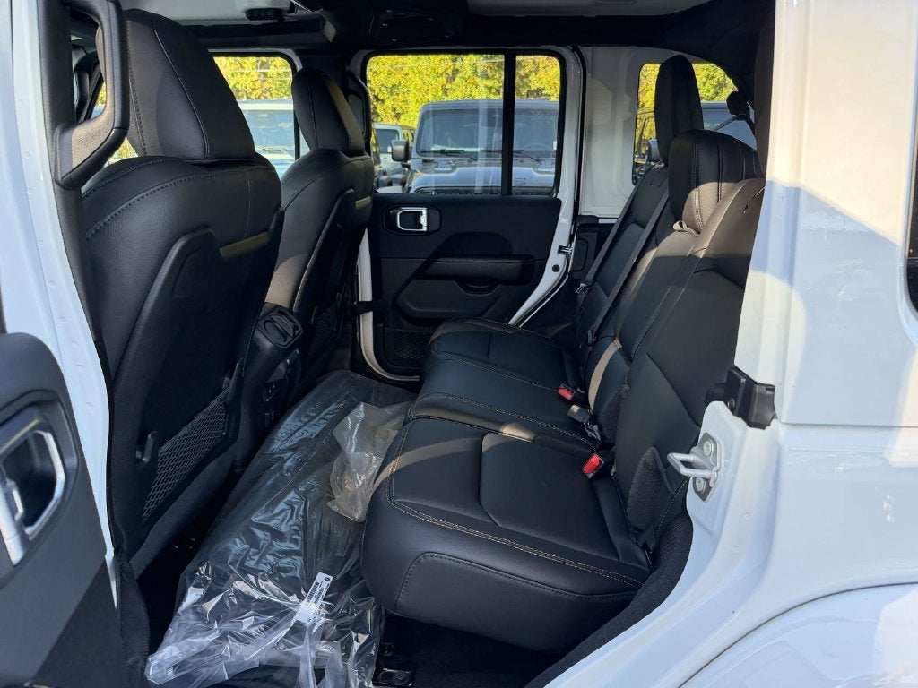 2027 Jeep Wrangler WRANGLER 4-DOOR SAHARA