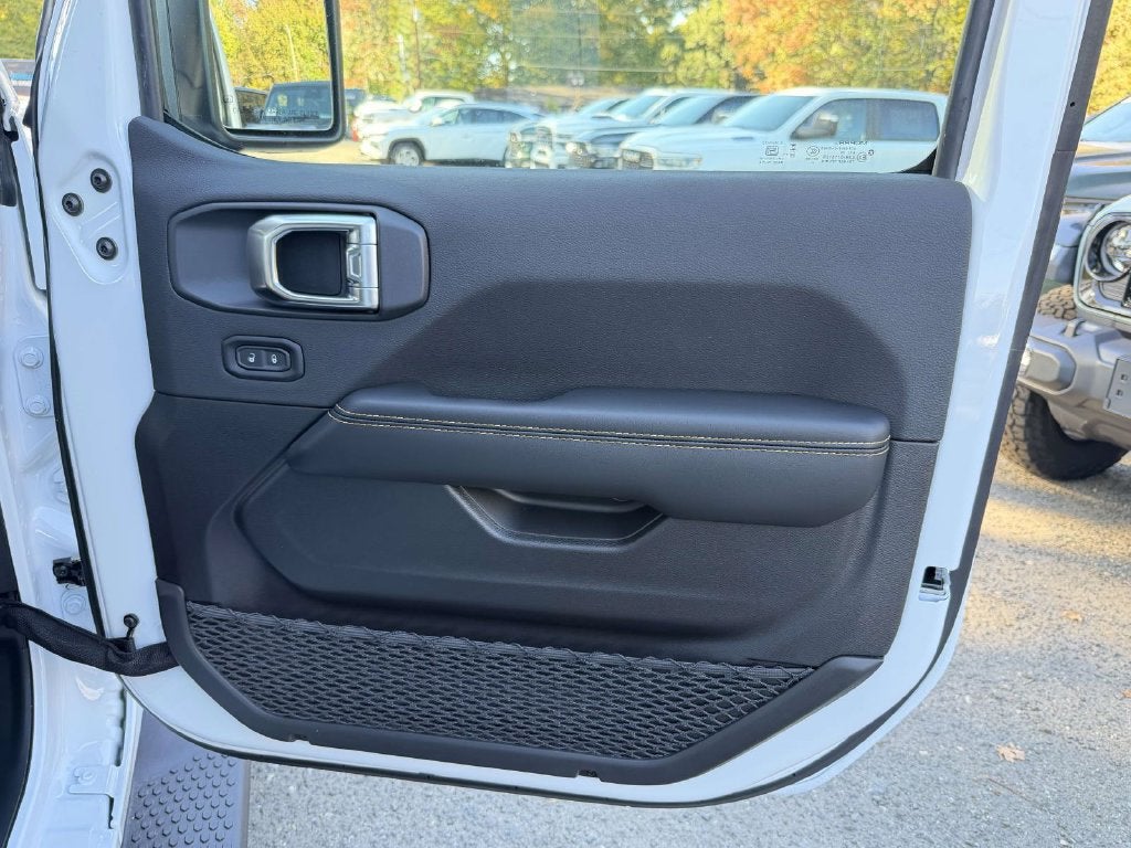 2027 Jeep Wrangler WRANGLER 4-DOOR SAHARA