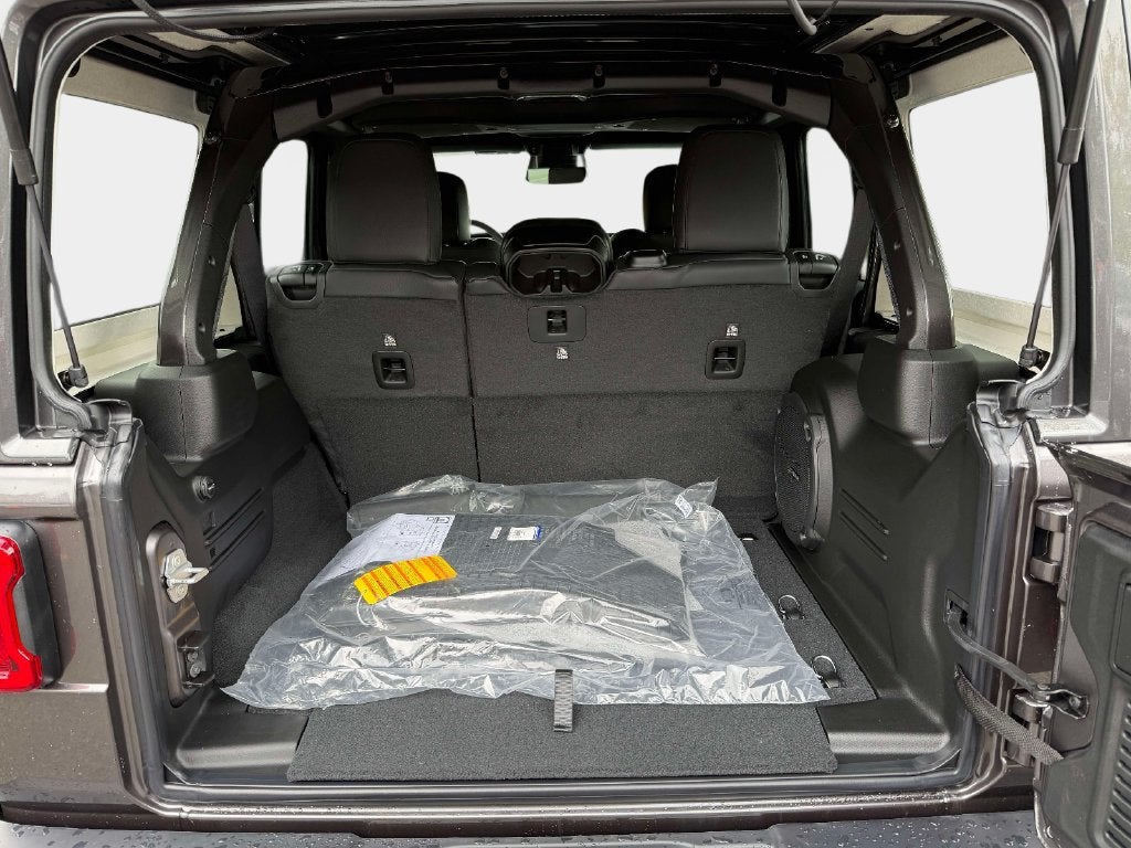 2027 Jeep Wrangler WRANGLER 4-DOOR SAHARA