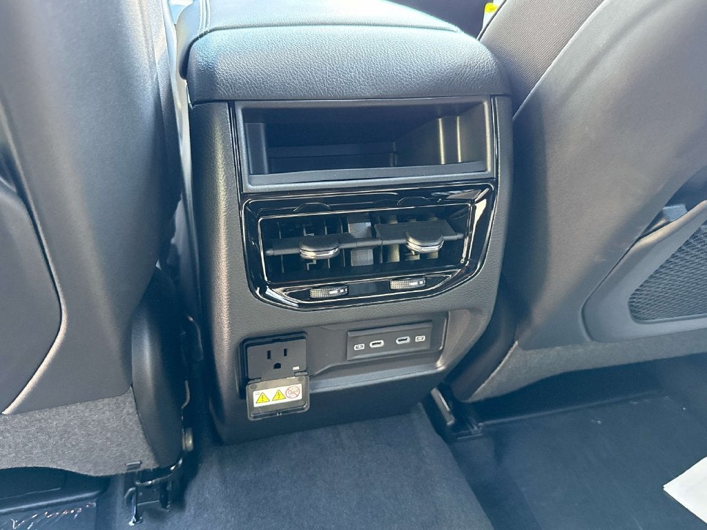 2027 Jeep Grand Cherokee GRAND CHEROKEE LAREDO ALTITUDE 4X4