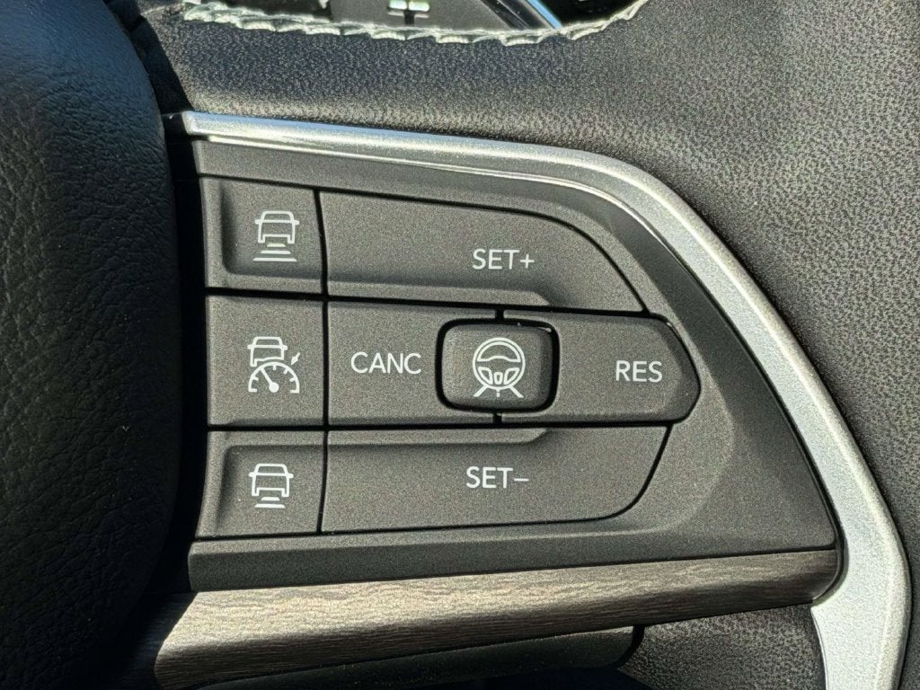 2027 Jeep Grand Cherokee GRAND CHEROKEE LIMITED 4X4