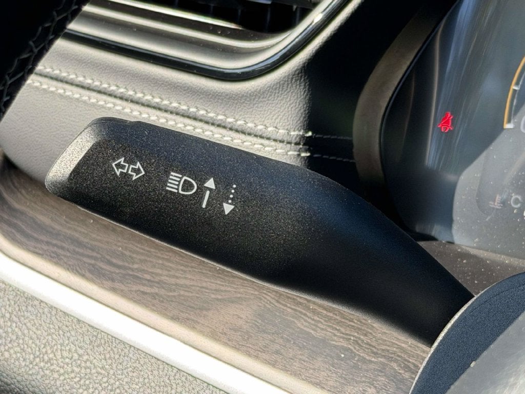 2027 Jeep Grand Cherokee GRAND CHEROKEE LIMITED 4X4