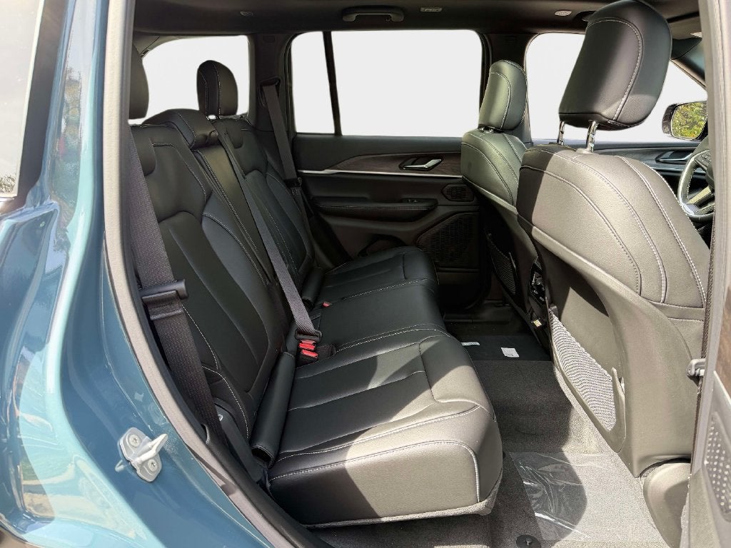 2027 Jeep Grand Cherokee GRAND CHEROKEE LIMITED 4X4