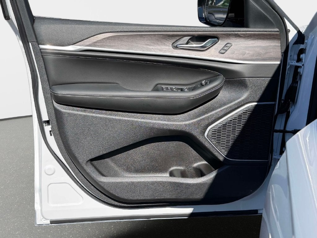 2027 Jeep Grand Cherokee GRAND CHEROKEE LIMITED RESERVE 4X4