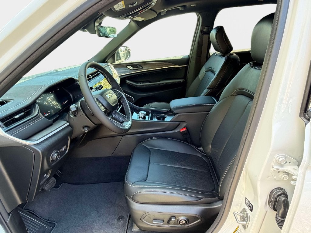 2027 Jeep Grand Cherokee GRAND CHEROKEE LIMITED RESERVE 4X4