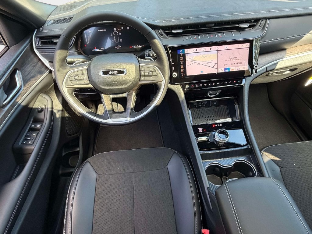 2027 Jeep Grand Cherokee GRAND CHEROKEE L LAREDO ALTITUDE 4X4