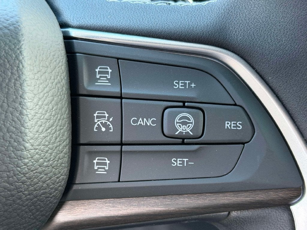 2027 Jeep Grand Cherokee GRAND CHEROKEE L LAREDO ALTITUDE 4X4
