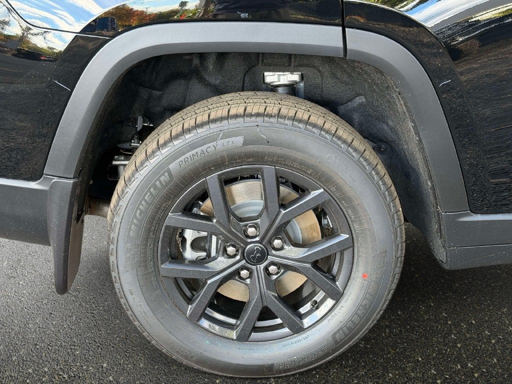2027 Jeep Grand Cherokee GRAND CHEROKEE L LAREDO ALTITUDE 4X4
