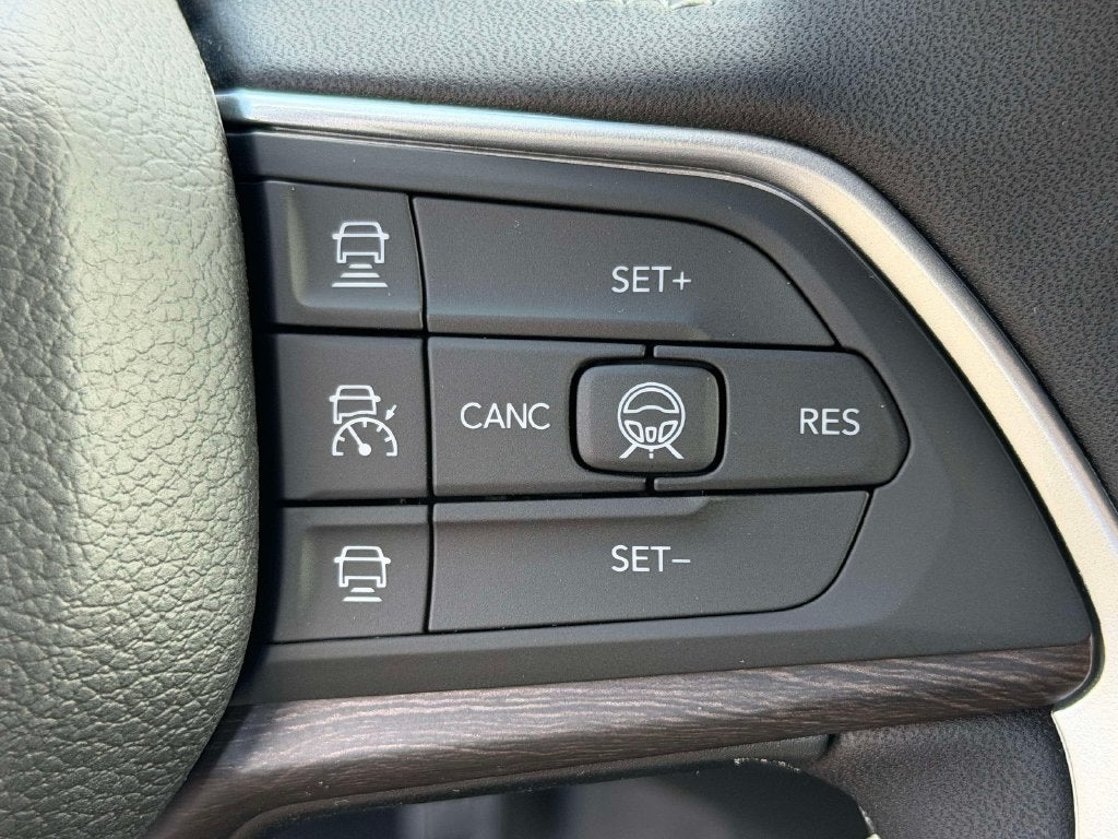 2027 Jeep Grand Cherokee GRAND CHEROKEE L LIMITED 4X4
