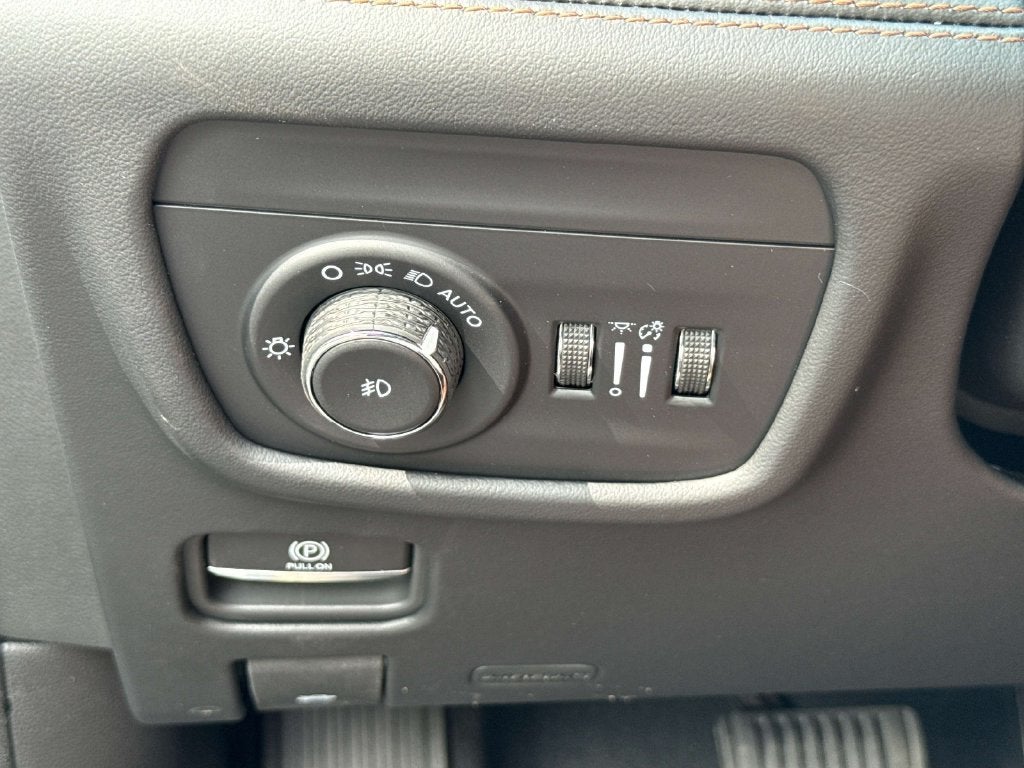 2027 Jeep Grand Cherokee GRAND CHEROKEE L SUMMIT 4X4