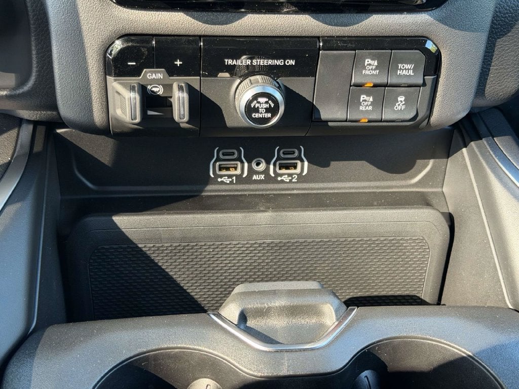 2027 RAM Ram 1500 RAM 1500 BIG HORN CREW CAB 4X4 5'7' BOX