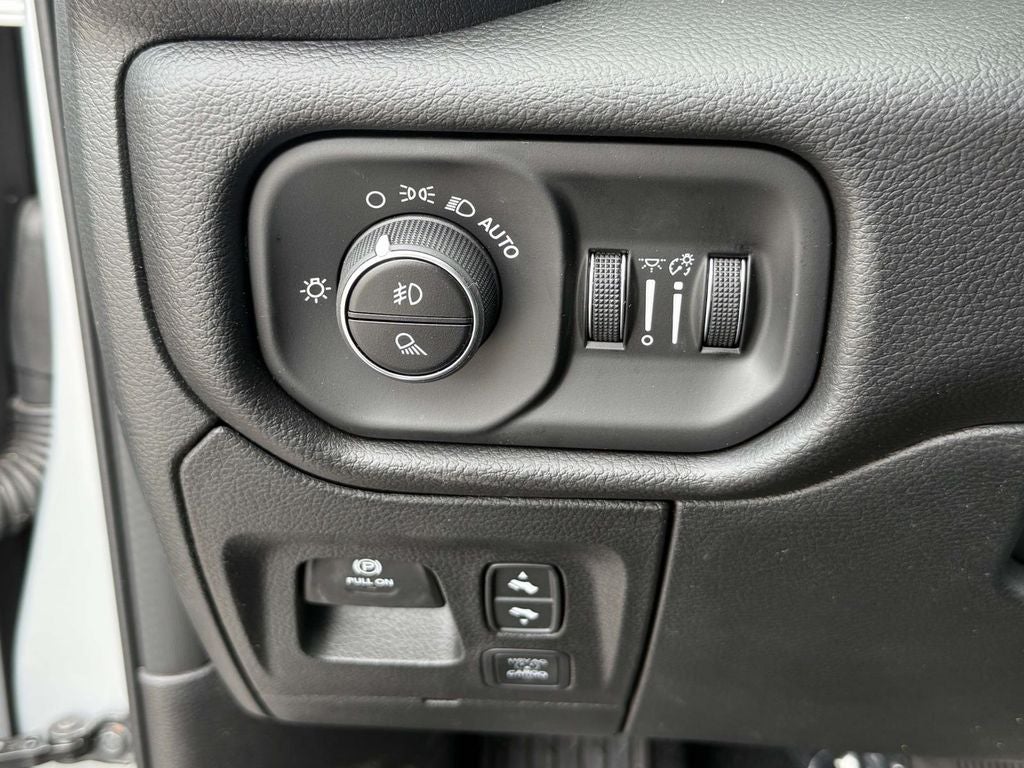 2026 RAM 1500 Big Horn Crew Cab 4x4 5'7' Box