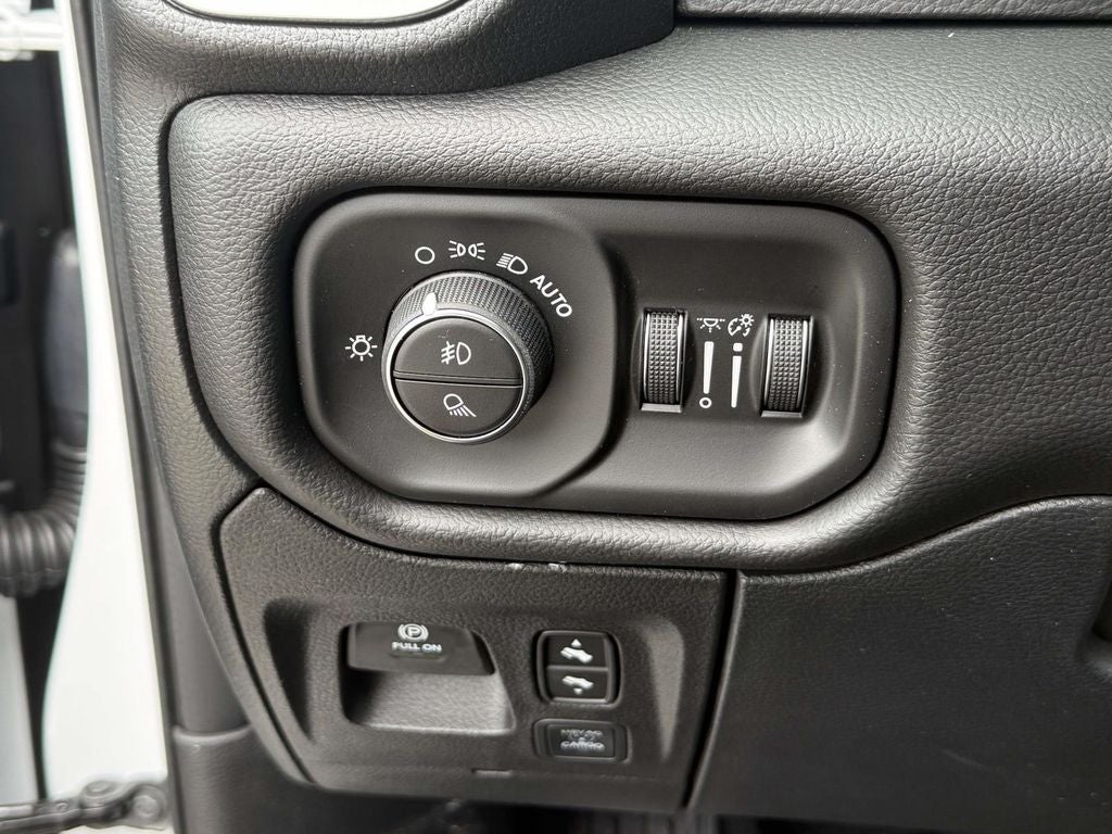 2026 RAM 1500 Big Horn Crew Cab 4x4 5'7' Box
