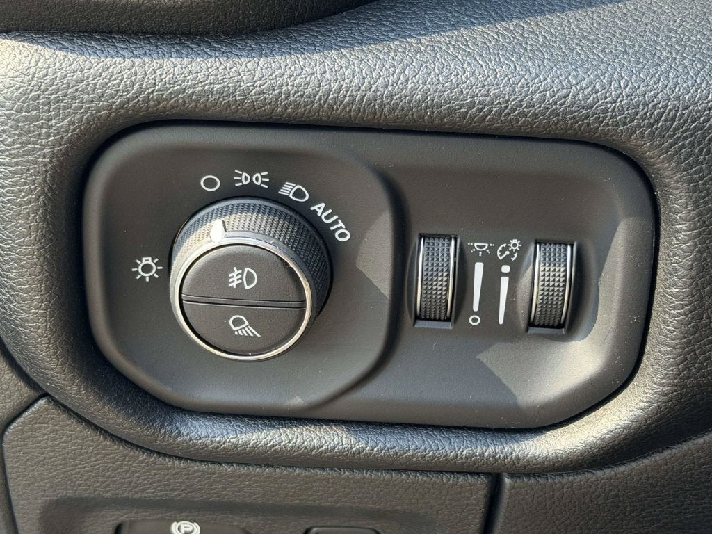 2026 RAM 1500 Laramie Crew Cab 4x4 5'7' Box