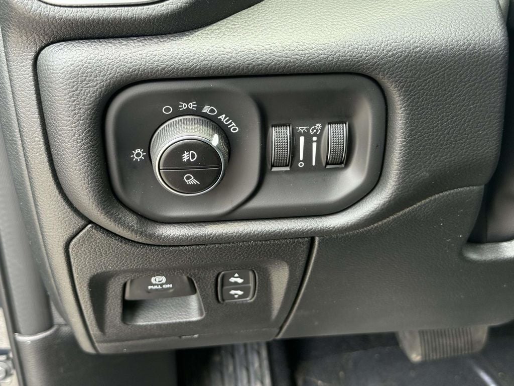 2026 RAM 1500 Big Horn Crew Cab 4x4 6'4' Box