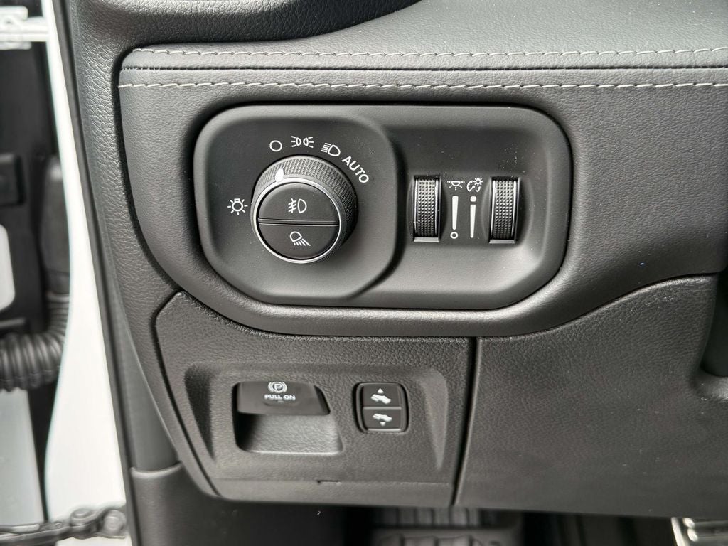 2026 RAM Ram 1500 RAM 1500 RHO CREW CAB 4X4 5'7' BOX