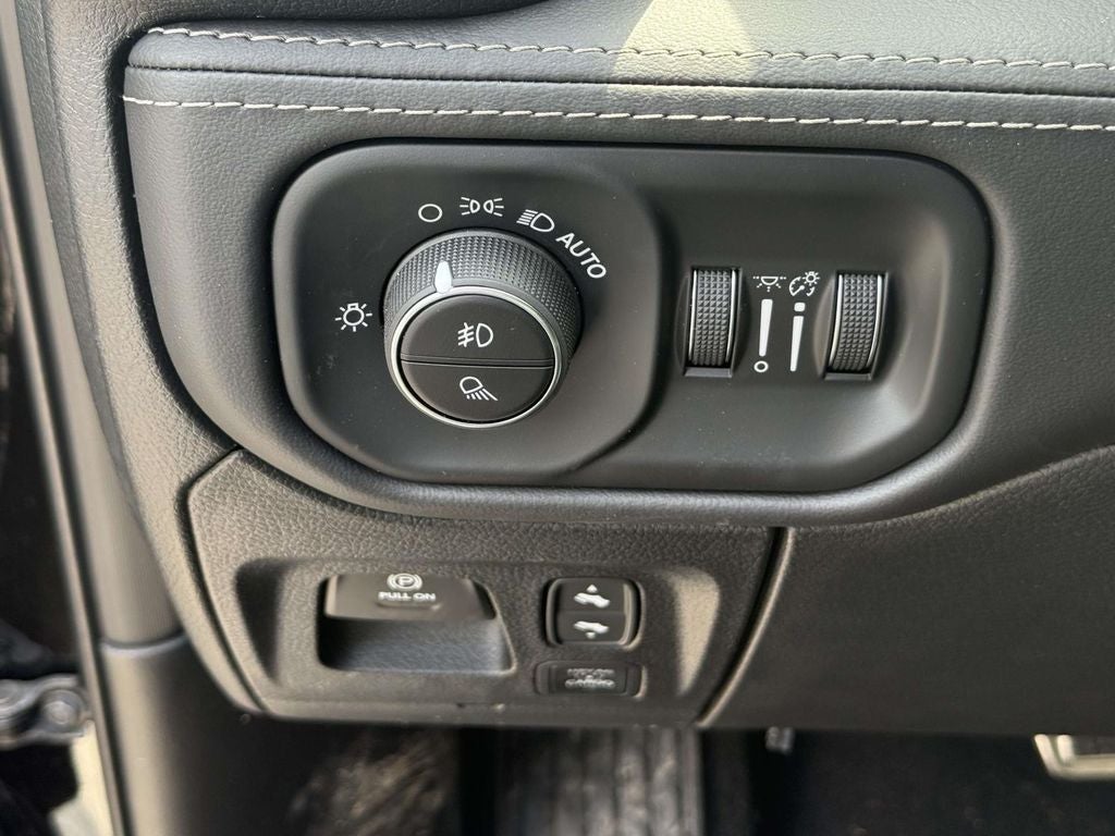 2026 RAM Ram 1500 RAM 1500 RHO CREW CAB 4X4 5'7' BOX