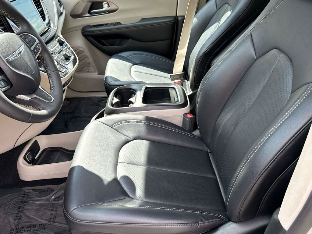 2024 Chrysler Pacifica Hybrid Select