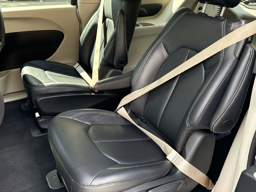 2024 Chrysler Pacifica Hybrid Select