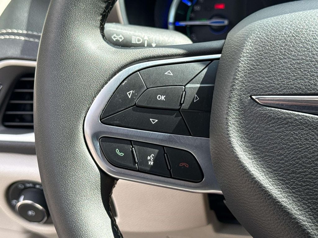 2024 Chrysler Pacifica Hybrid Select