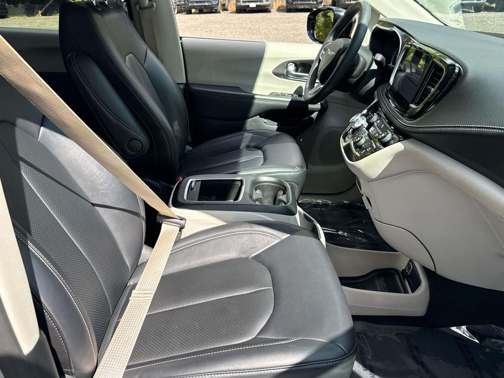 2024 Chrysler Pacifica Hybrid Select