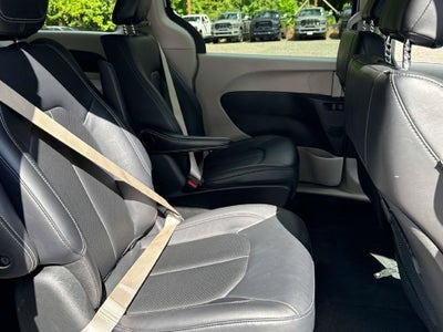 2024 Chrysler Pacifica Hybrid Select
