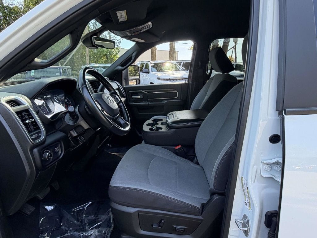 2024 RAM 3500 Big Horn Crew Cab 4x4 8' Box