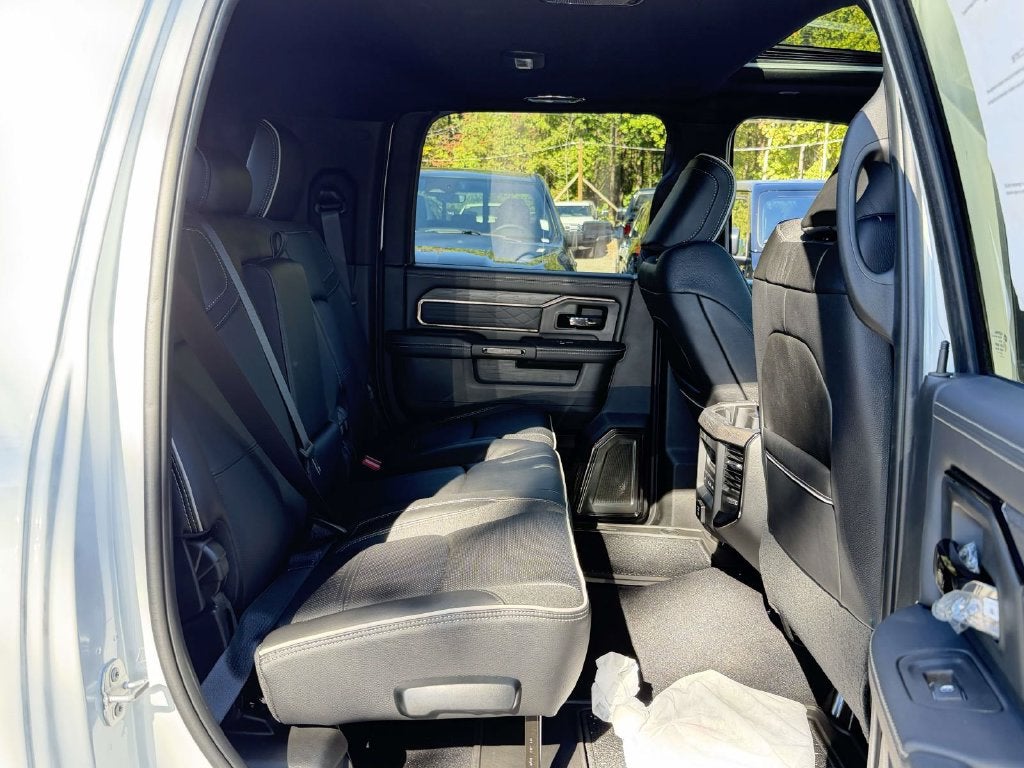 2027 RAM Ram 3500 RAM 3500 LIMITED MEGA CAB 4X4 6'4' BOX