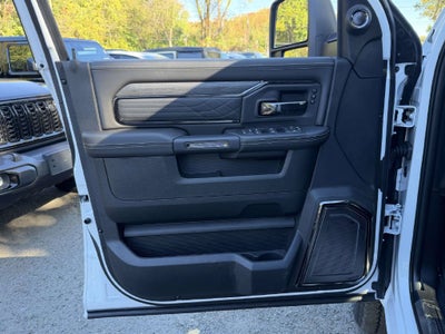 2027 RAM Ram 3500 RAM 3500 LIMITED MEGA CAB 4X4 6'4' BOX