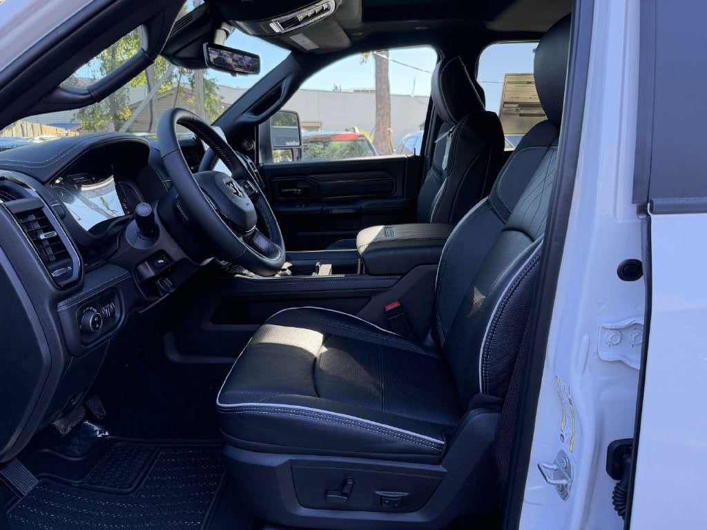 2027 RAM Ram 3500 RAM 3500 LIMITED MEGA CAB 4X4 6'4' BOX