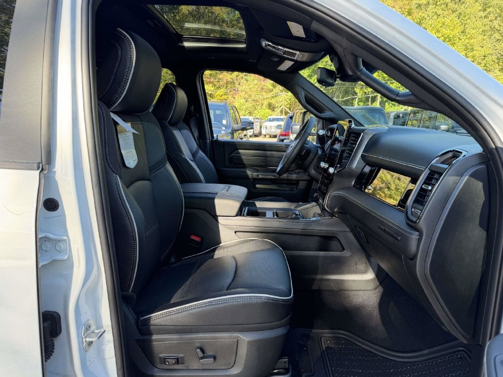 2027 RAM Ram 3500 RAM 3500 LIMITED MEGA CAB 4X4 6'4' BOX