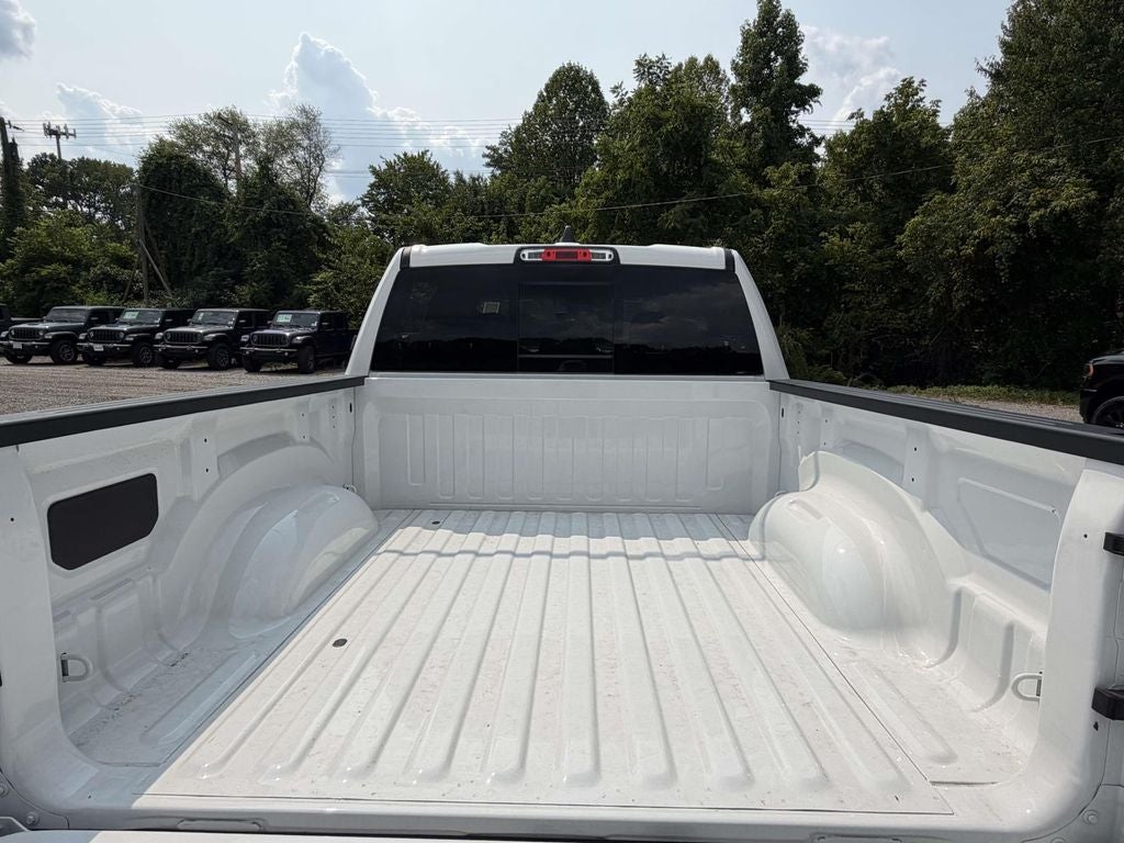 2026 RAM 1500 Express Crew Cab 4x4 5'7' Box