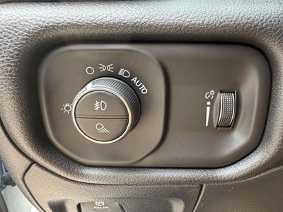 2026 RAM 1500 Express Crew Cab 4x4 5'7' Box