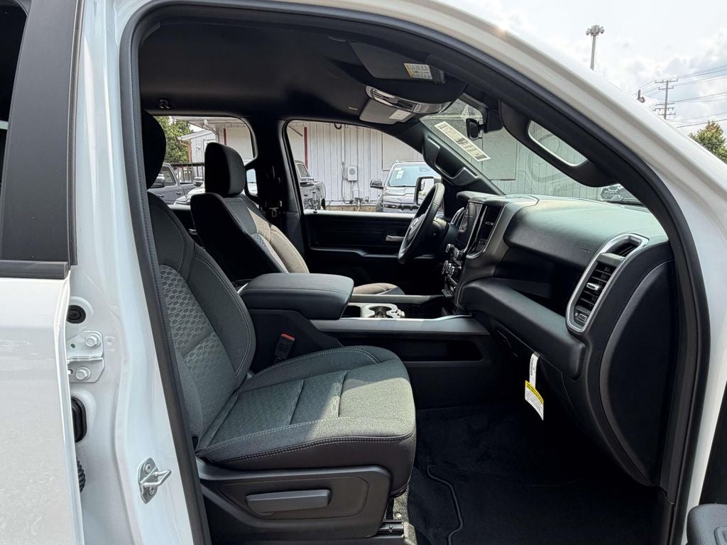 2026 RAM 1500 Express Crew Cab 4x4 5'7' Box