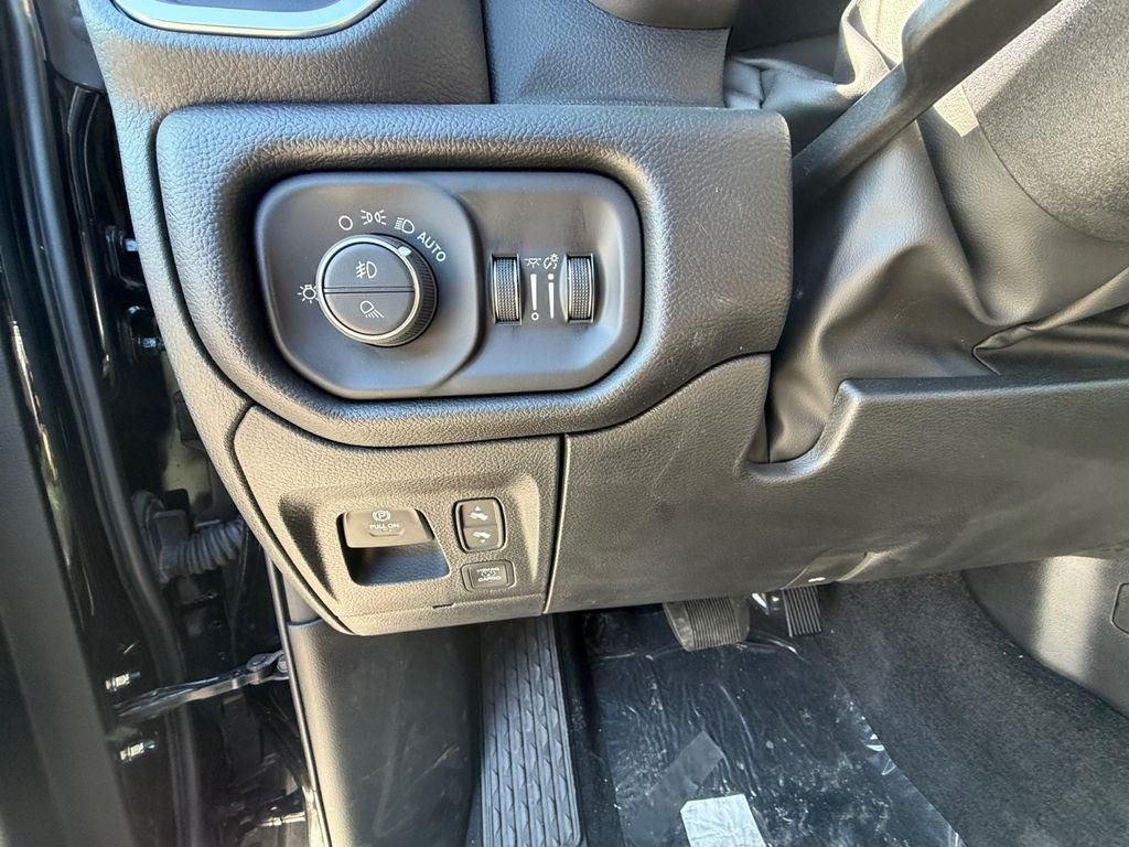 2026 RAM 1500 Big Horn Crew Cab 4x4 5'7' Box