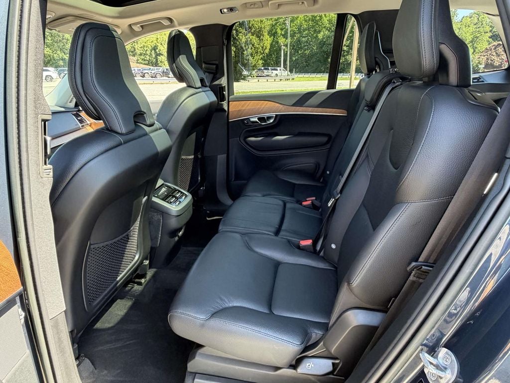 2022 Volvo XC90 T6 Momentum 7 Passenger