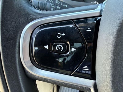 2022 Volvo XC90 T6 Momentum 7 Passenger