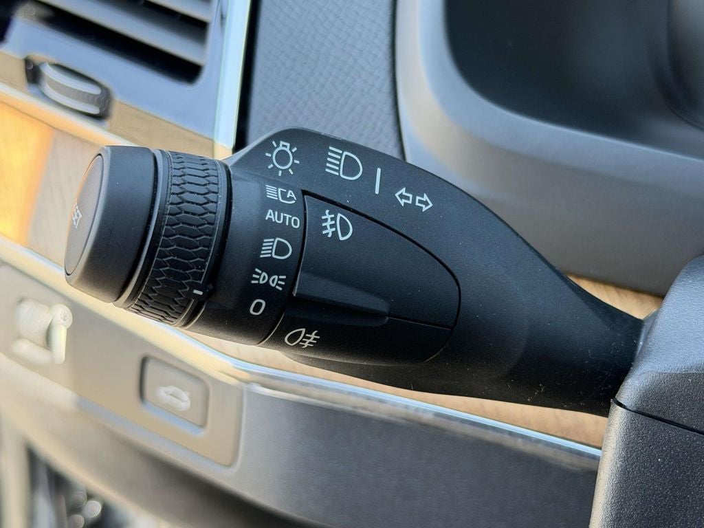 2022 Volvo XC90 T6 Momentum 7 Passenger
